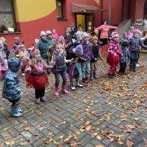 Uspávání broučků a zvířátek s lampionovým průvodem